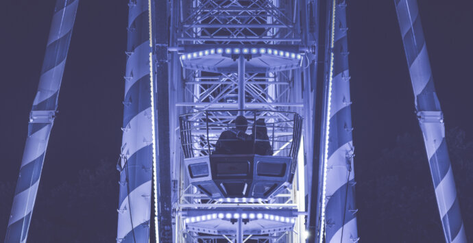 Couple dans la grande roue de Bordeaux - SONY A7 IV