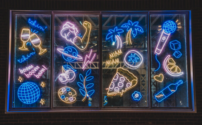 Fenêtre d'un bar à Bordeaux - SONY A7 IV